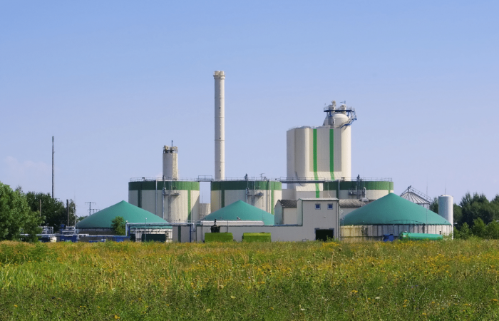 Foto de pequeña planta de Biometano en zona rural.